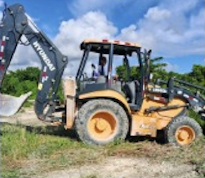 Retroexcavadora de Faramar trabajando en obra